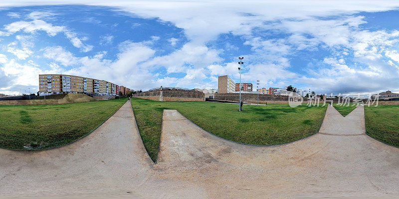 360度摄影，西班牙埃斯特雷马杜拉巴达霍斯的新绿道公园“corredor verde”